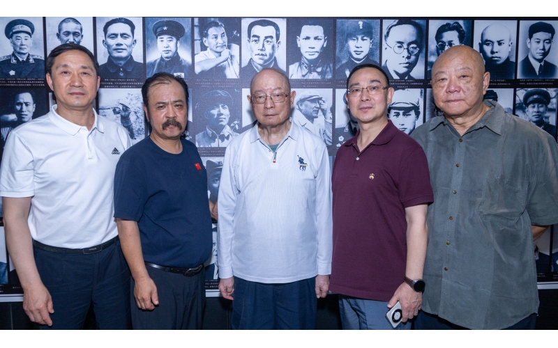 全国政协原副主席陈元在爱游戏最新官方网站爱游戏最新官方网站参观考察